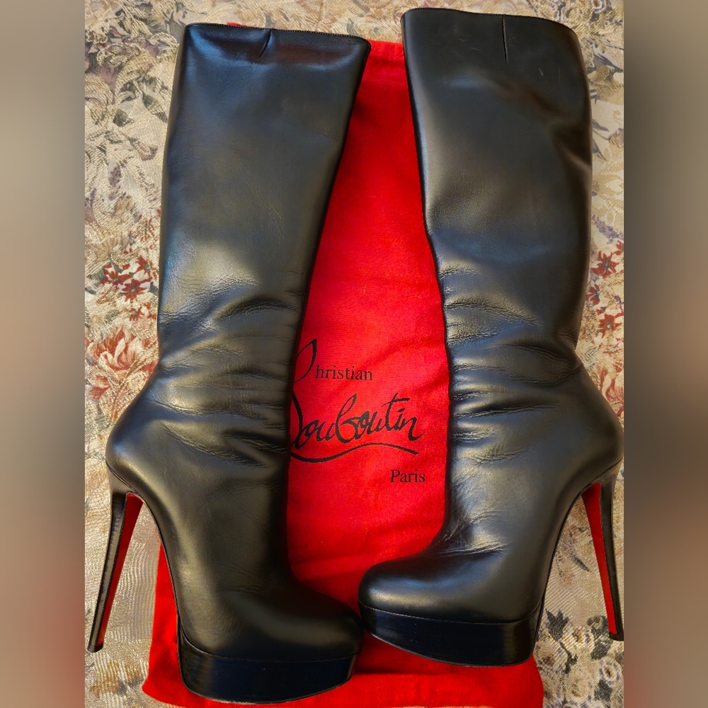 Christian louboutin knee high Bianca Bota size 39
